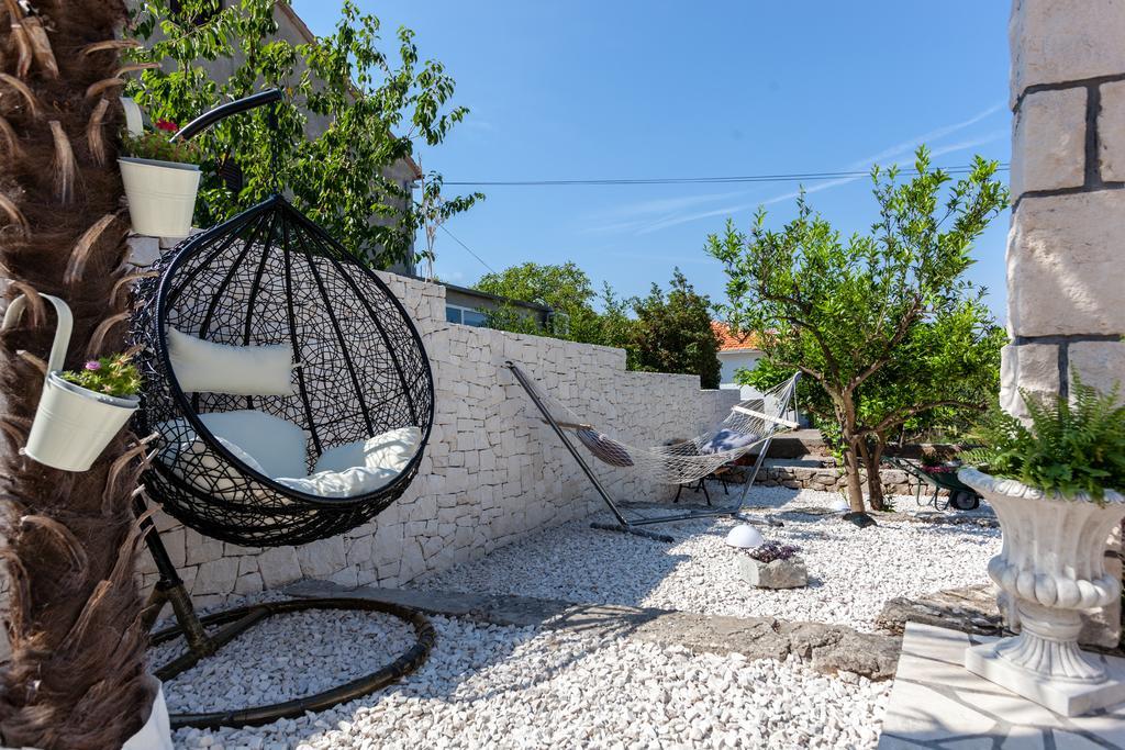 Villa Sarah Supetar Exterior photo