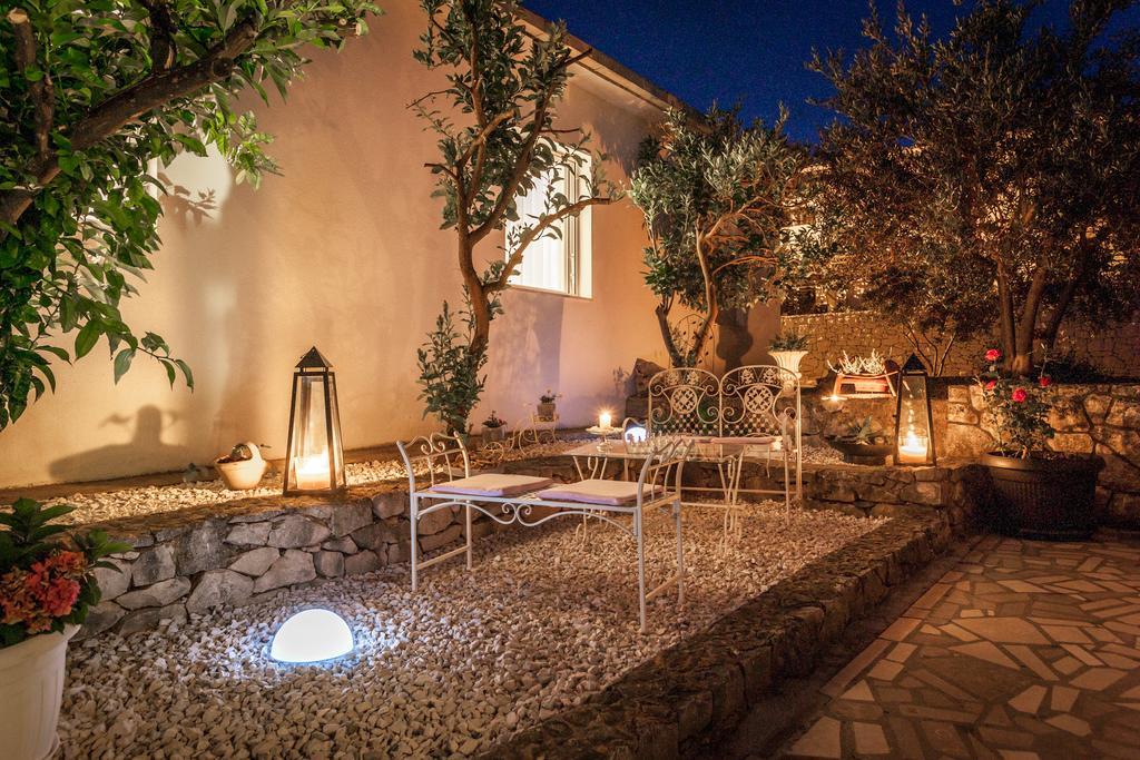 Villa Sarah Supetar Exterior photo